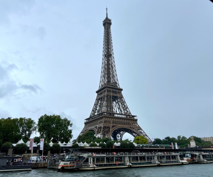 Der Eiffelturm in Paris war bereits Thema in der ersten Runde des Auswahlwettbewerbs zur IPhO 2025.