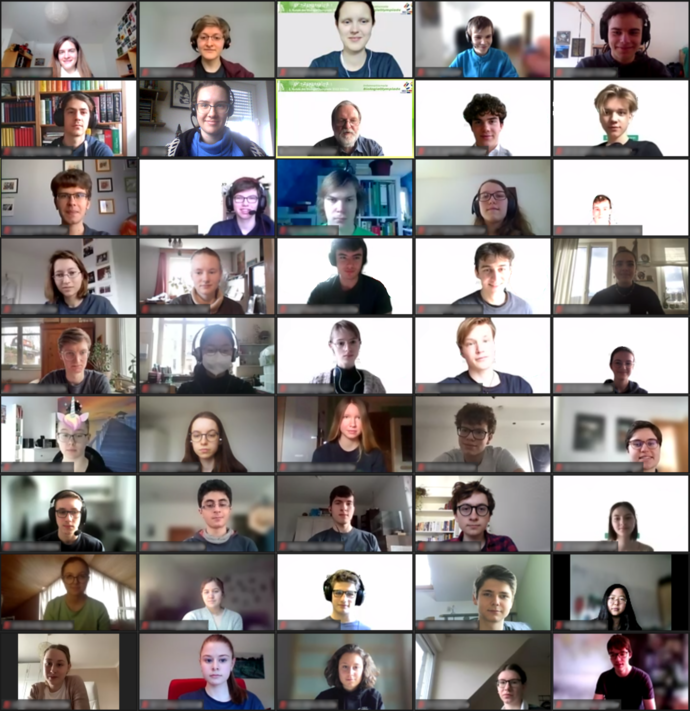 Einblick in den Videocall der Teilnehmenden und Betreuer:innen der 3. Runde im Auswahlwettbewerb zur 33. IBO