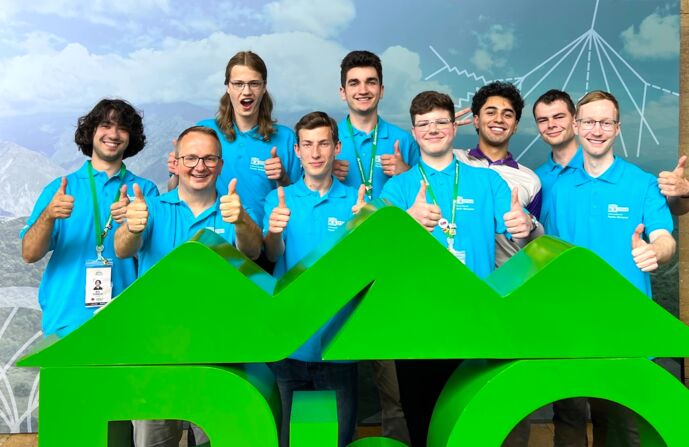 IPhO Team 2026 mit Betreuern in Bucaramanga, Kolumbien.