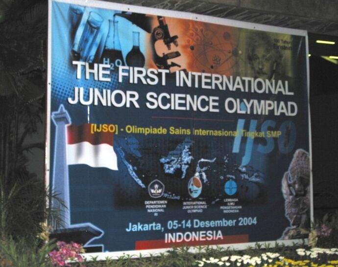 Plakat der 1. IJSO 2004